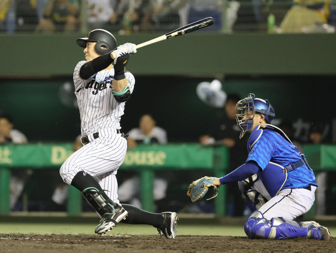 阪神対DeNA 8回裏阪神1死、豊田は中前打を放つ（撮影・宮崎幸一）