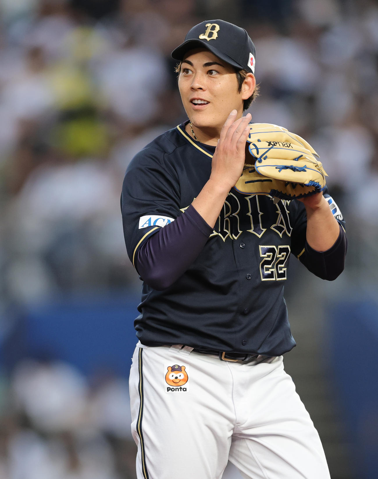 ロッテ対オリックス　1回裏を無失点で終え笑顔でベンチに戻るオリックス先発の九里（撮影・野上伸悟）