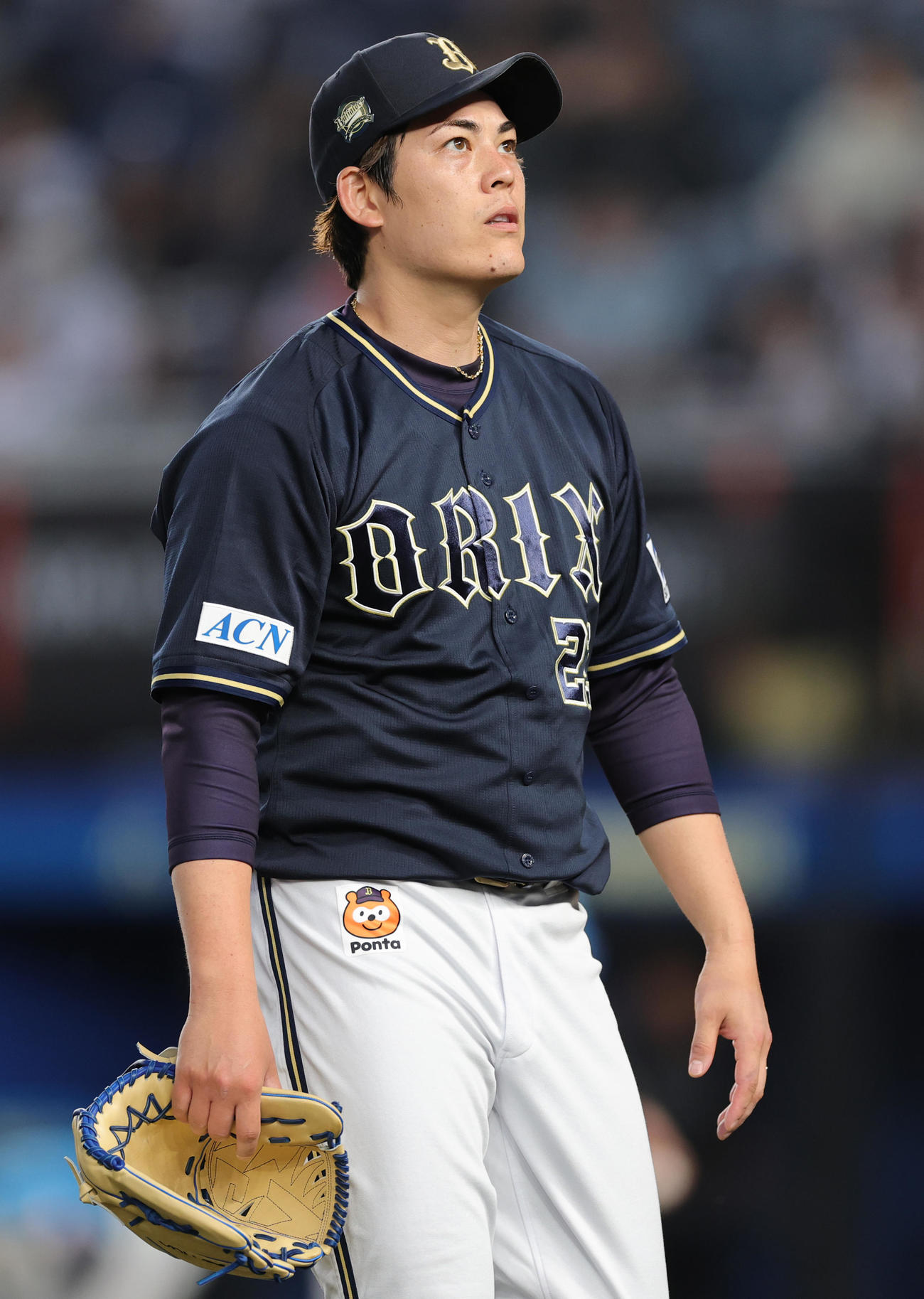 ロッテ対オリックス　2回裏に3失点しベンチに戻るオリックス九里（撮影・野上伸悟）