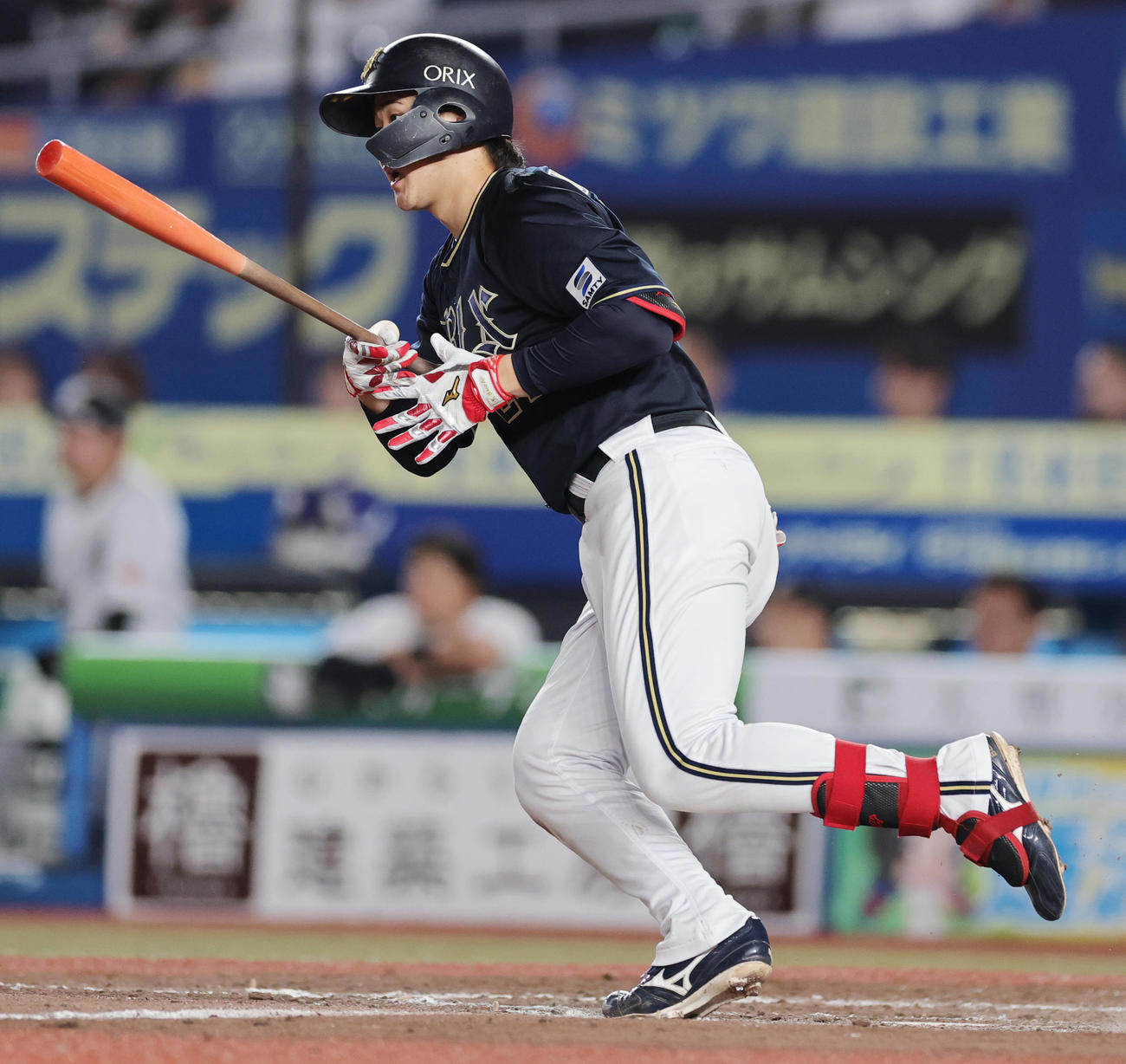 ロッテ対オリックス　9回表オリックス無死二、三塁、中前2点適時打を放つ紅林（撮影・野上伸悟）
