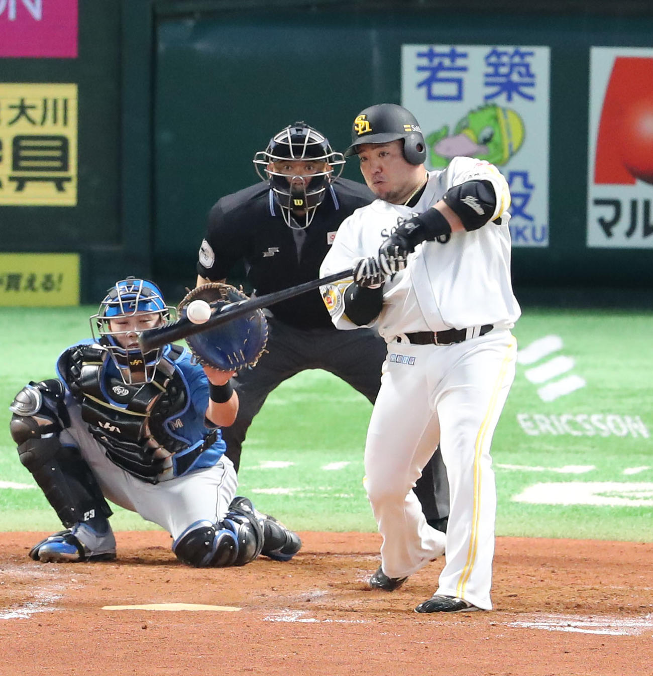 ソフトバンク対日本ハム　5回裏ソフトバンク無死、山川は左越えに本塁打を放つ（撮影・梅根麻紀）