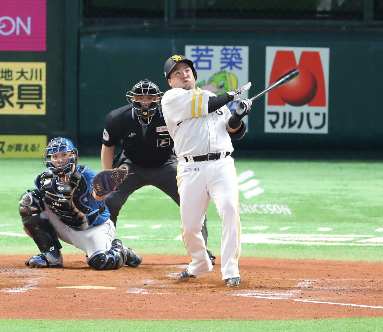 ソフトバンク対日本ハム　5回裏ソフトバンク無死、山川は左越えに本塁打を放つ（撮影・梅根麻紀）