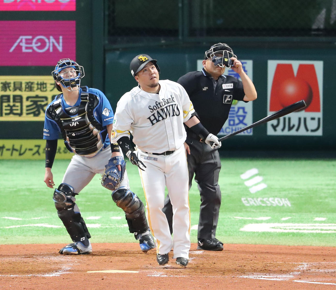 ソフトバンク対日本ハム　5回裏ソフトバンク無死、山川は左越えに本塁打を放つ（撮影・梅根麻紀）