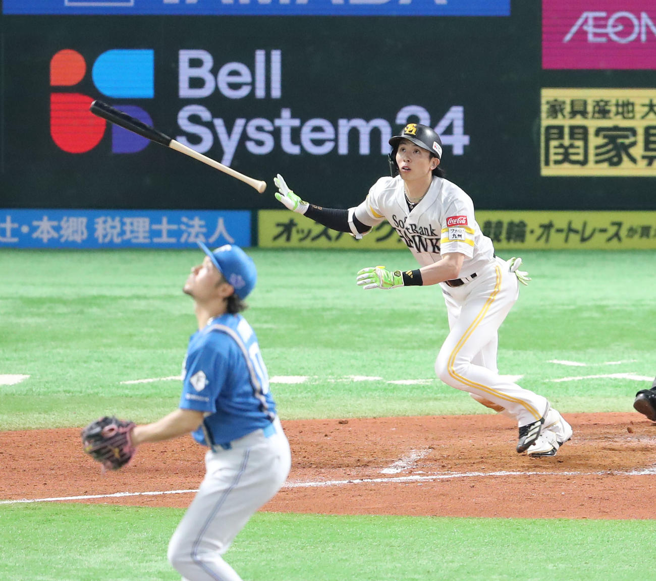 ソフトバンク対日本ハム　5回裏ソフトバンク2死、周東は右越えに同点本塁打を放つ（撮影・梅根麻紀）