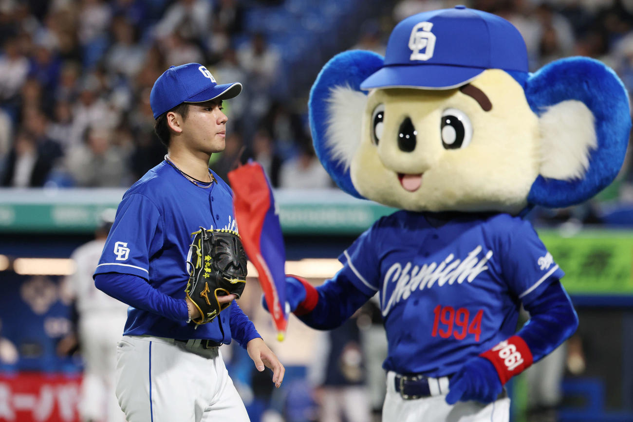 ヤクルト対中日　6回裏を無失点に抑えた中日先発の金丸（撮影・宮地輝）