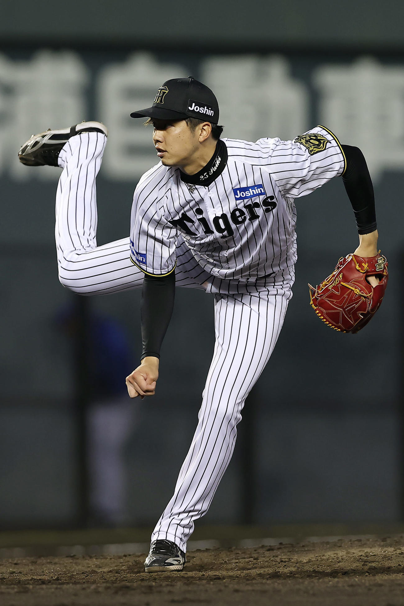 阪神対DeNA　力投する阪神先発の才木（撮影・前田充）