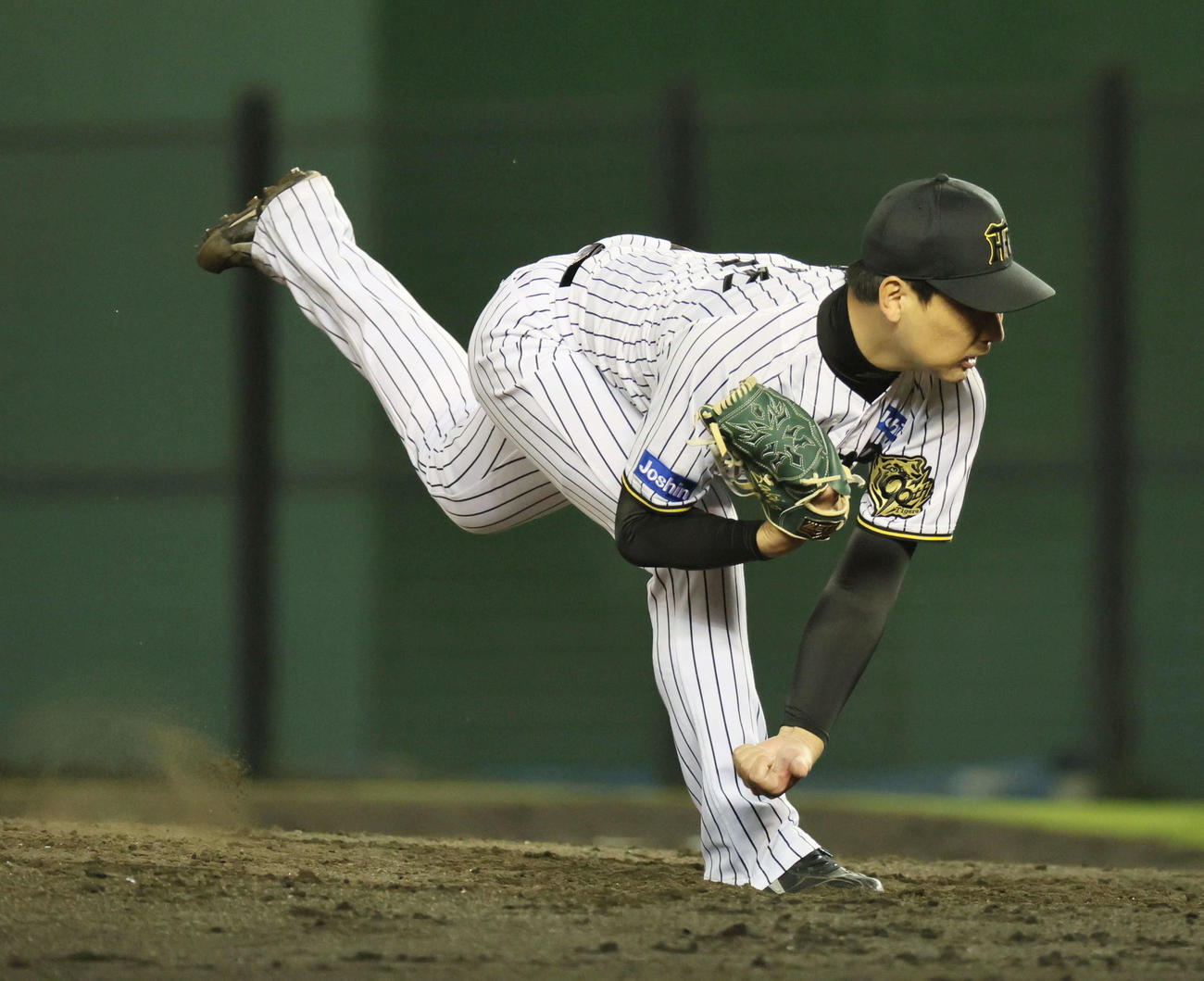 阪神対DeNA　阪神4番手の岩崎（撮影・宮崎幸一）