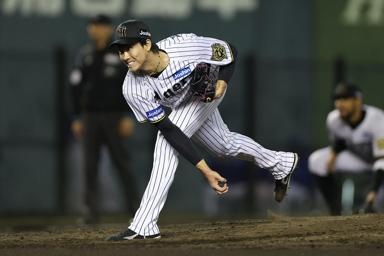 阪神対DeNA　阪神5番手の湯浅（撮影・前田充）