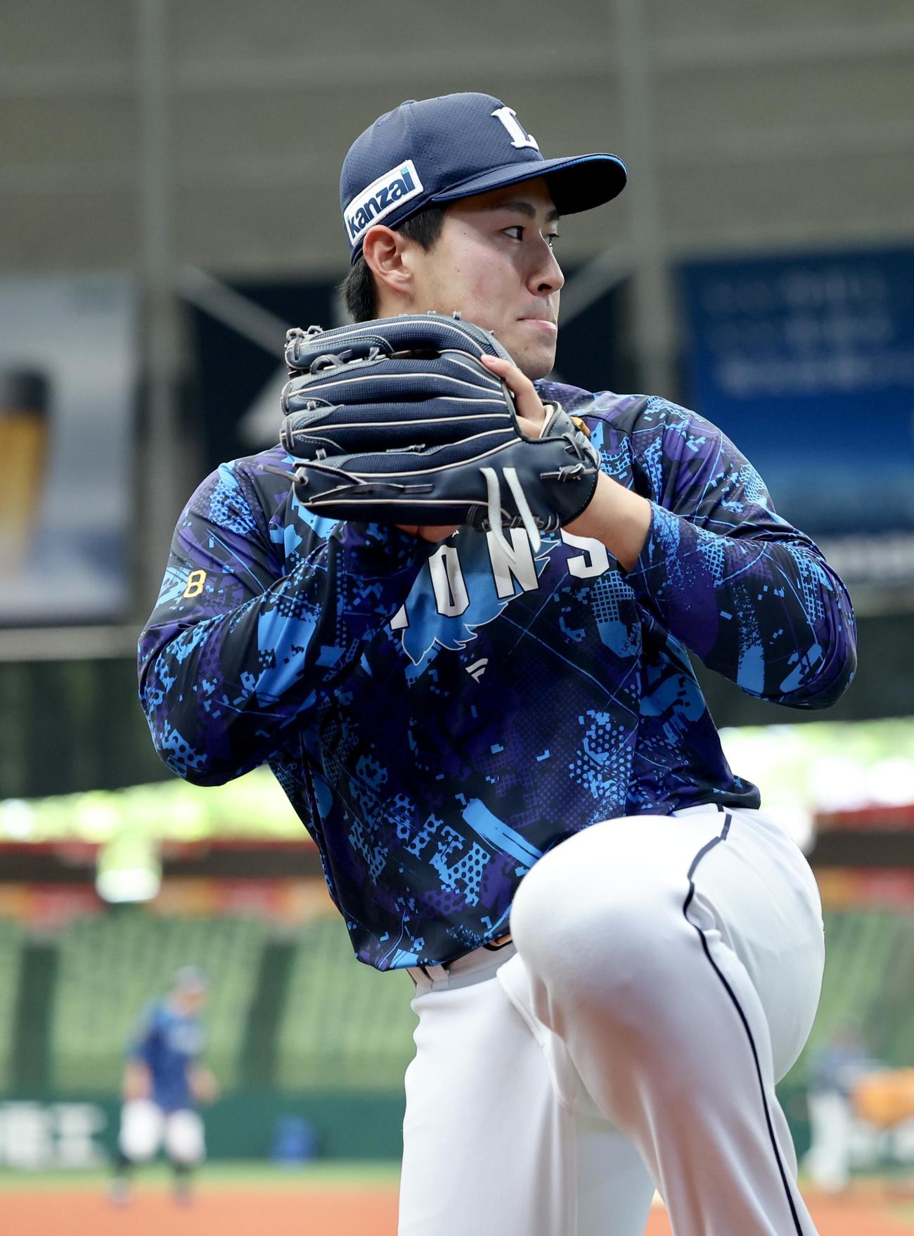 西武対楽天　試合前、キャッチボールする渡部聖（撮影・河田真司）