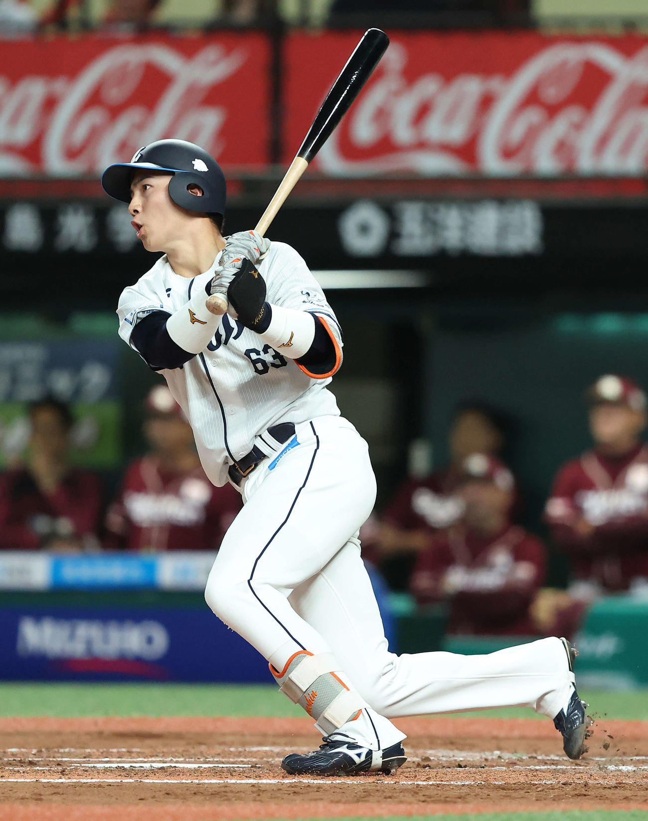 西武対楽天　6回裏西武無死一、二塁、左翼線に2点滴時三塁打を放つ長谷川（撮影・河田真司）
