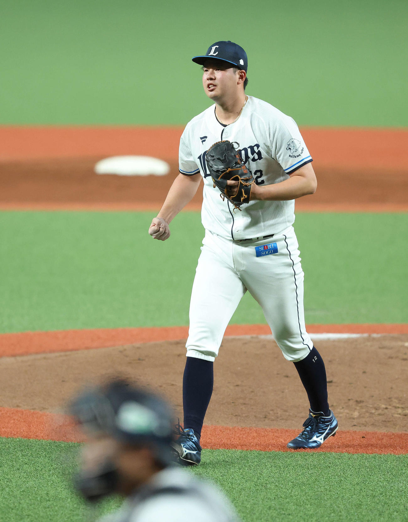 西武対楽天　5回表楽天2死一、三塁、辰己を空振り三振に仕留めガッツポーズする渡辺（撮影・河田真司）
