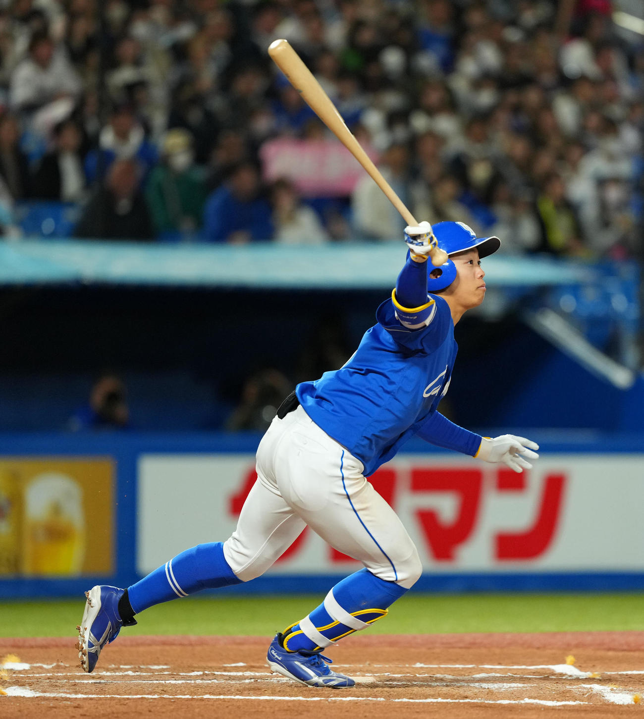 ヤクルト対中日　6回表中日1死一、三塁、右2点適時二塁打を放つ岡林（撮影・菅敏）