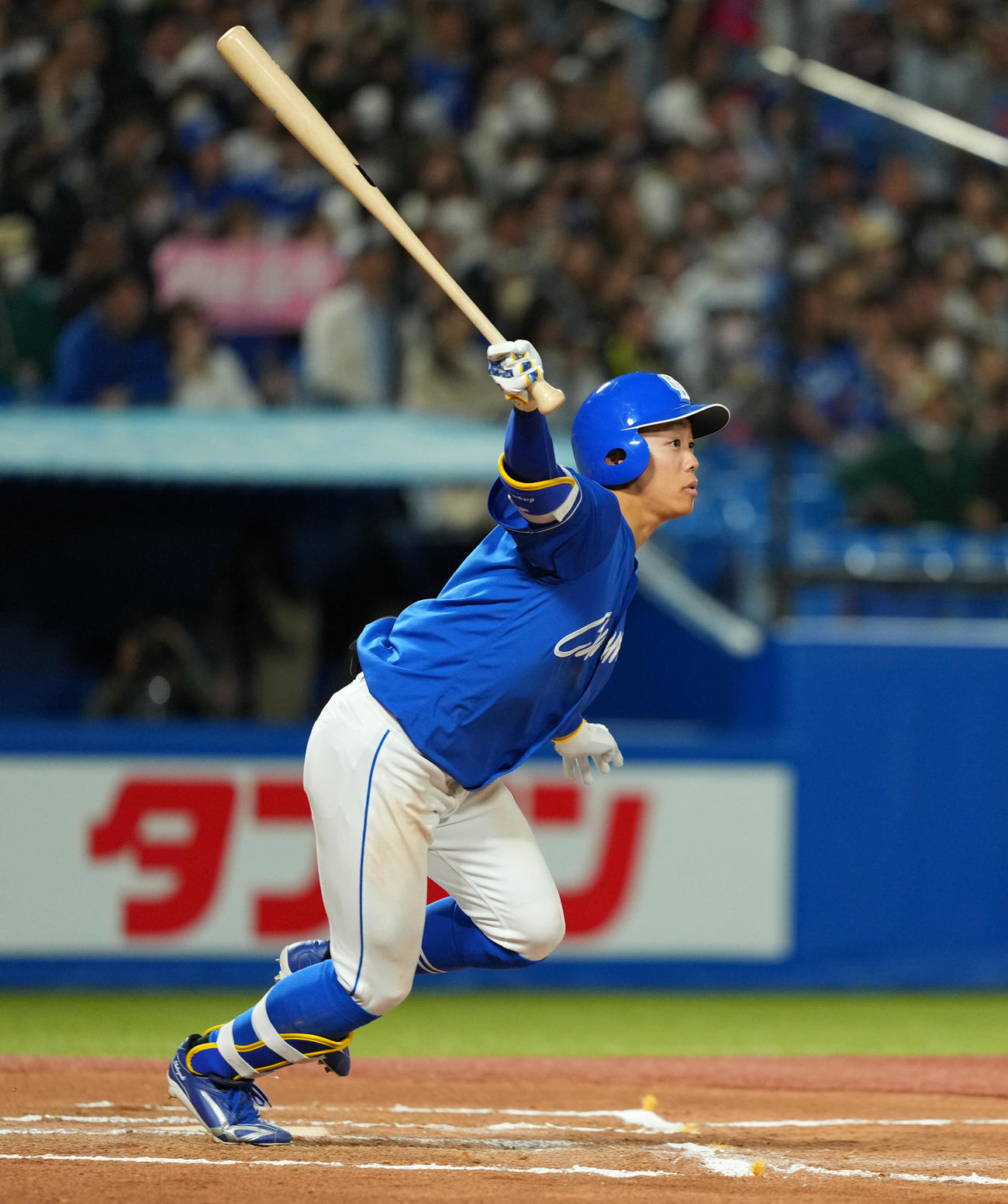 ヤクルト対中日　6回表中日1死一、三塁、右2点適時二塁打を放つ岡林（撮影・菅敏）