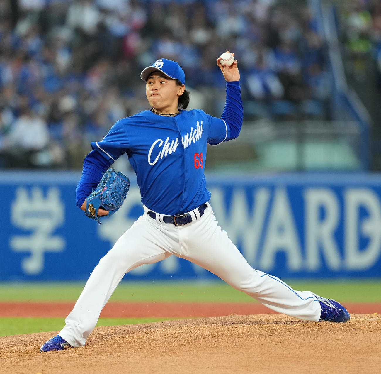 ヤクルト対中日　中日先発の三浦（撮影・菅敏）