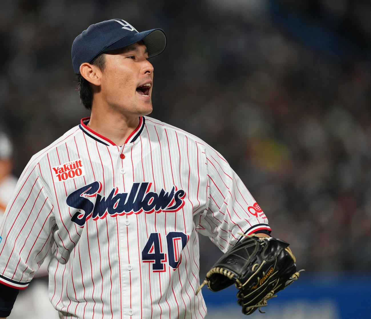 ヤクルト対中日　5回表中日2死、村松のフェンス際の打球がリプレー検証となり、アウトと判定され、声を上げるる高梨（撮影・菅敏）