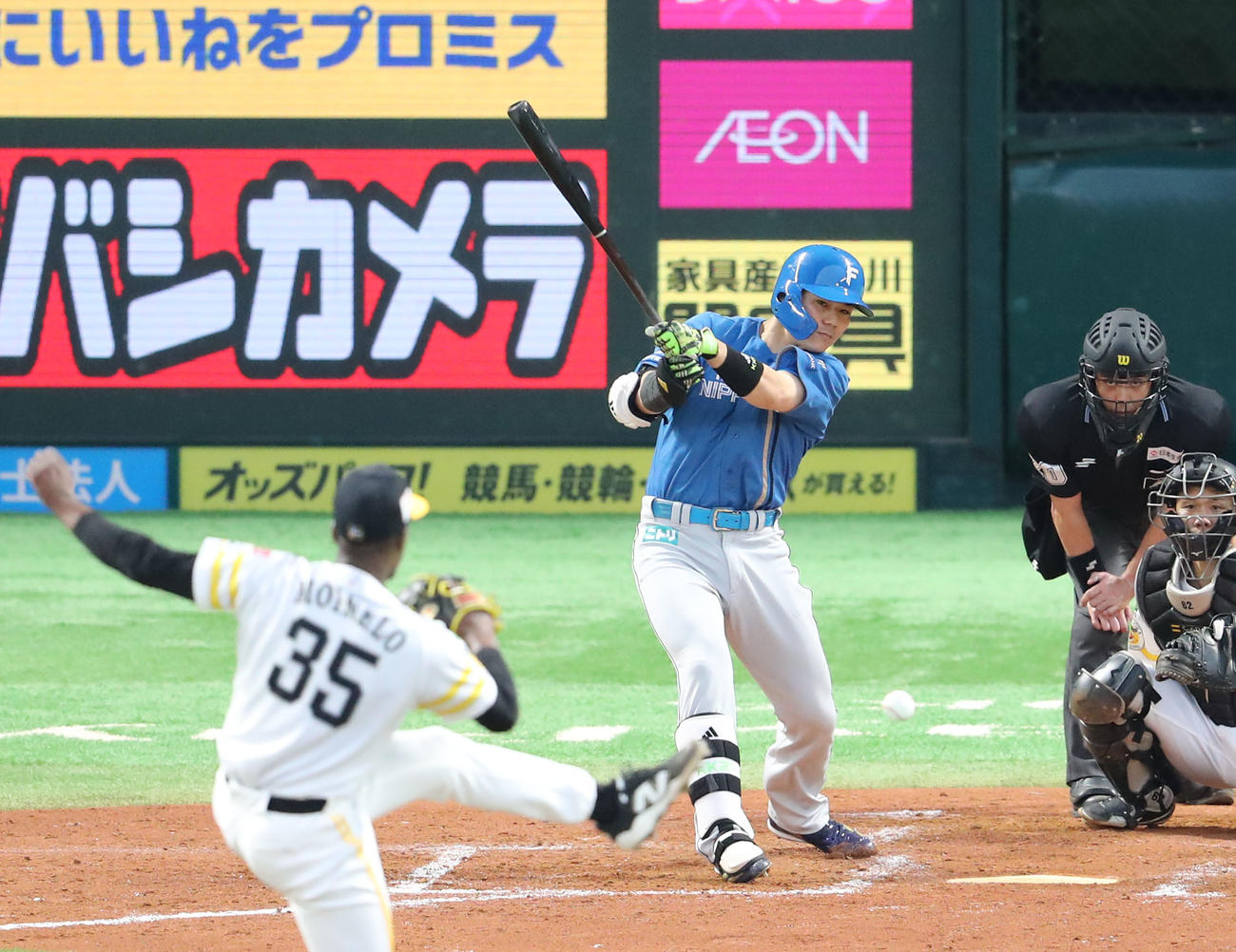 ソフトバンク対日本ハム　4回表日本ハム1死満塁、清宮幸は中前に先制適時打を放つ（撮影・梅根麻紀）