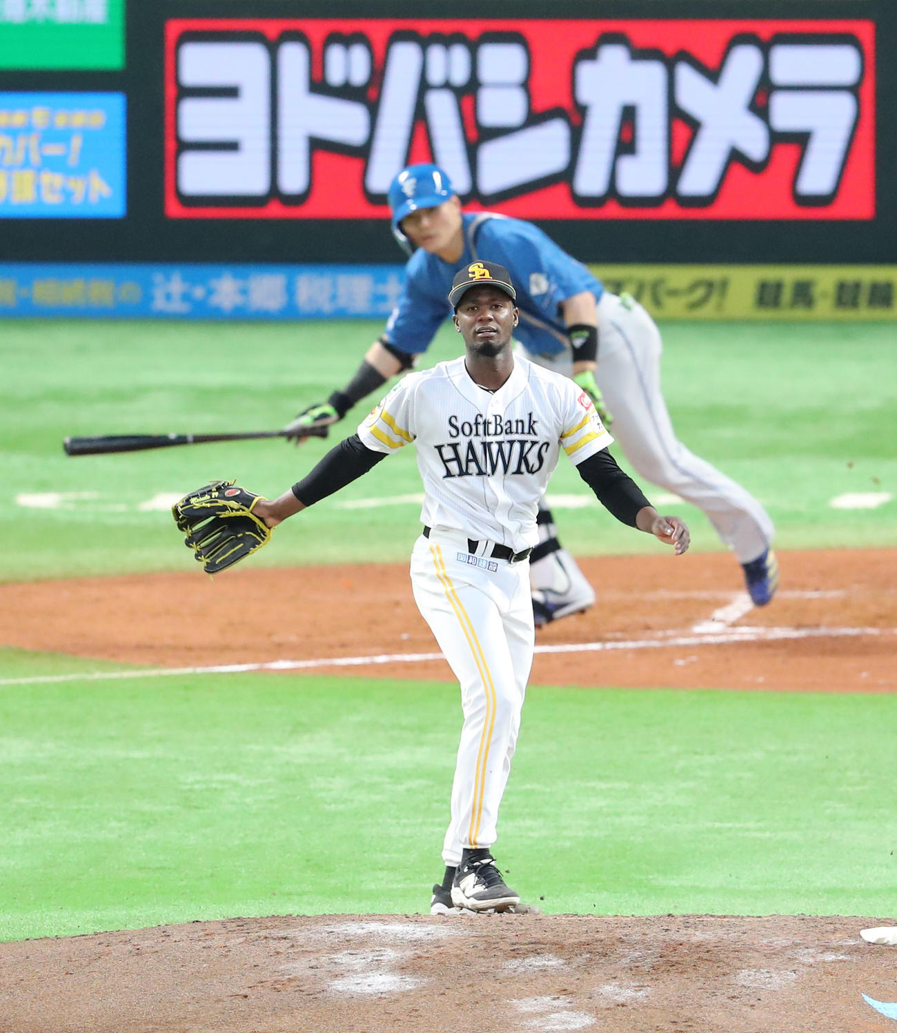 ソフトバンク対日本ハム　4回表日本ハム1死満塁、清宮幸に中前先制適時打を浴びたモイネロ（撮影・梅根麻紀）