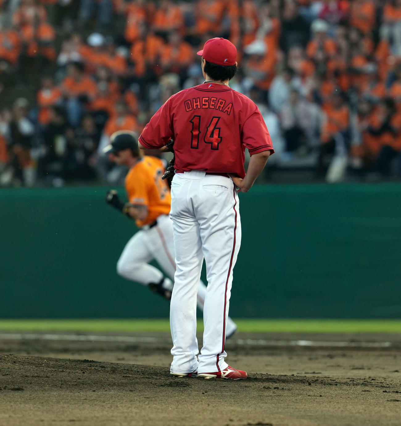 巨人対広島　1回裏巨人2死、トレイ・キャベッジにソロ本塁打を浴びる大瀬良（撮影・たえ見朱実）