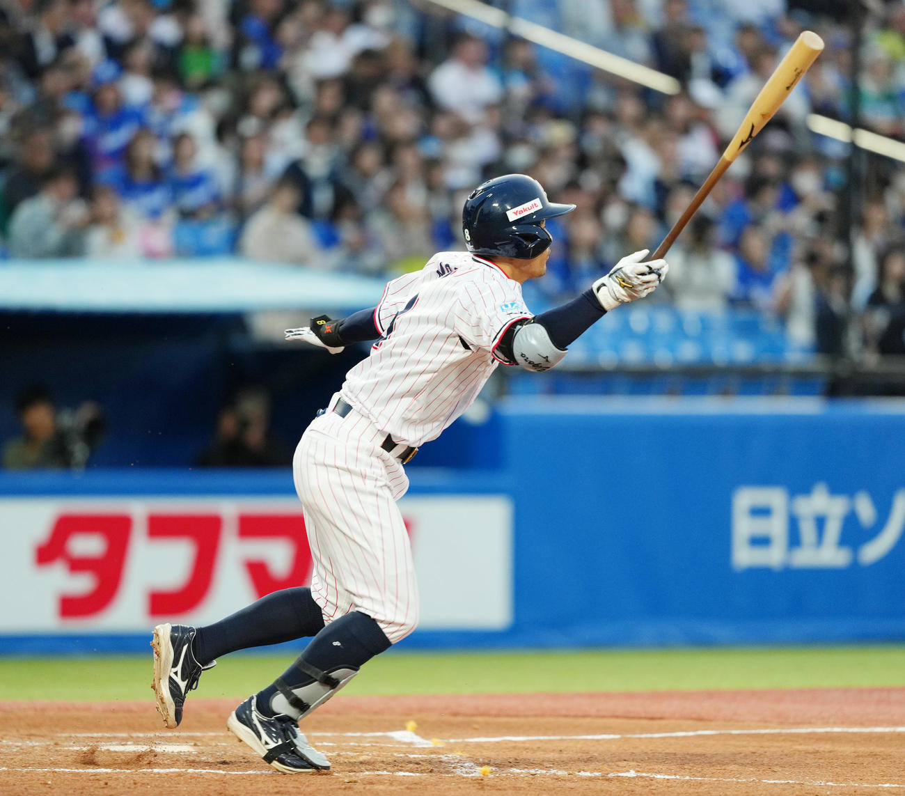 ヤクルト対中日　2回裏ヤクルト2死、二塁内野安打を放つ茂木（撮影・菅敏）