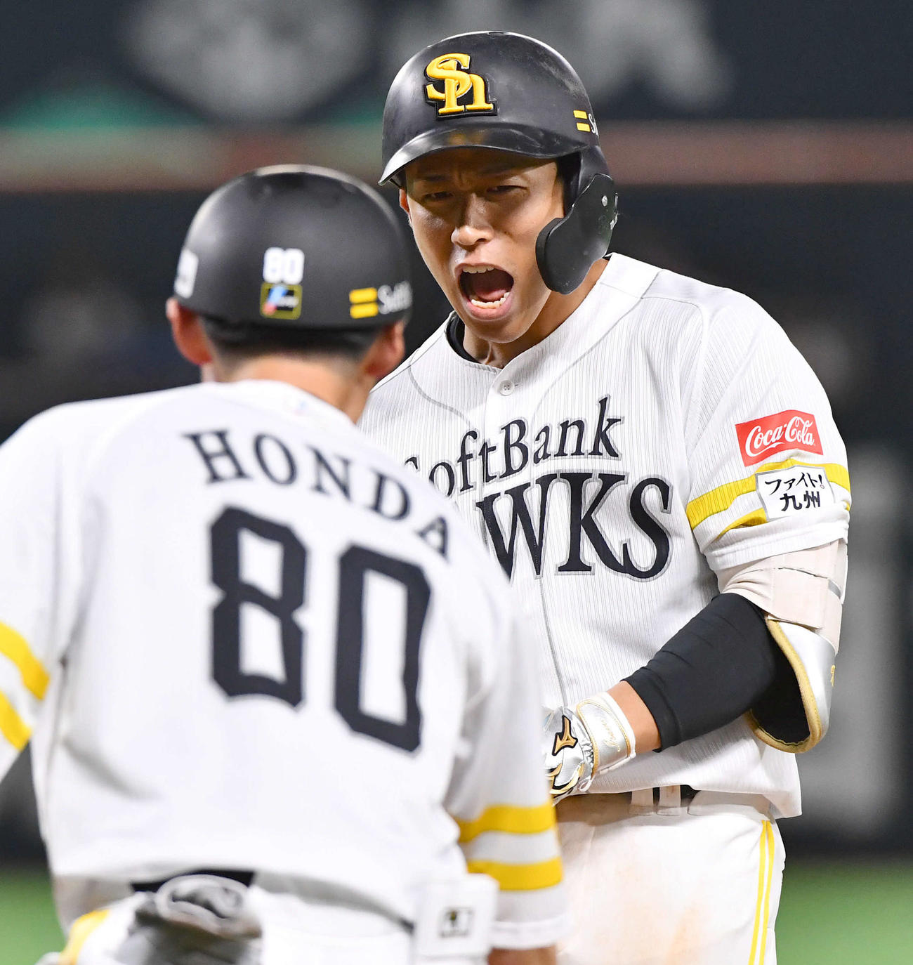 ソフトバンク対日本ハム　7回裏ソフトバンク2死三塁、同点となる左前適時打を放ち、雄たけびをあげる野村（撮影・岩下翔太）