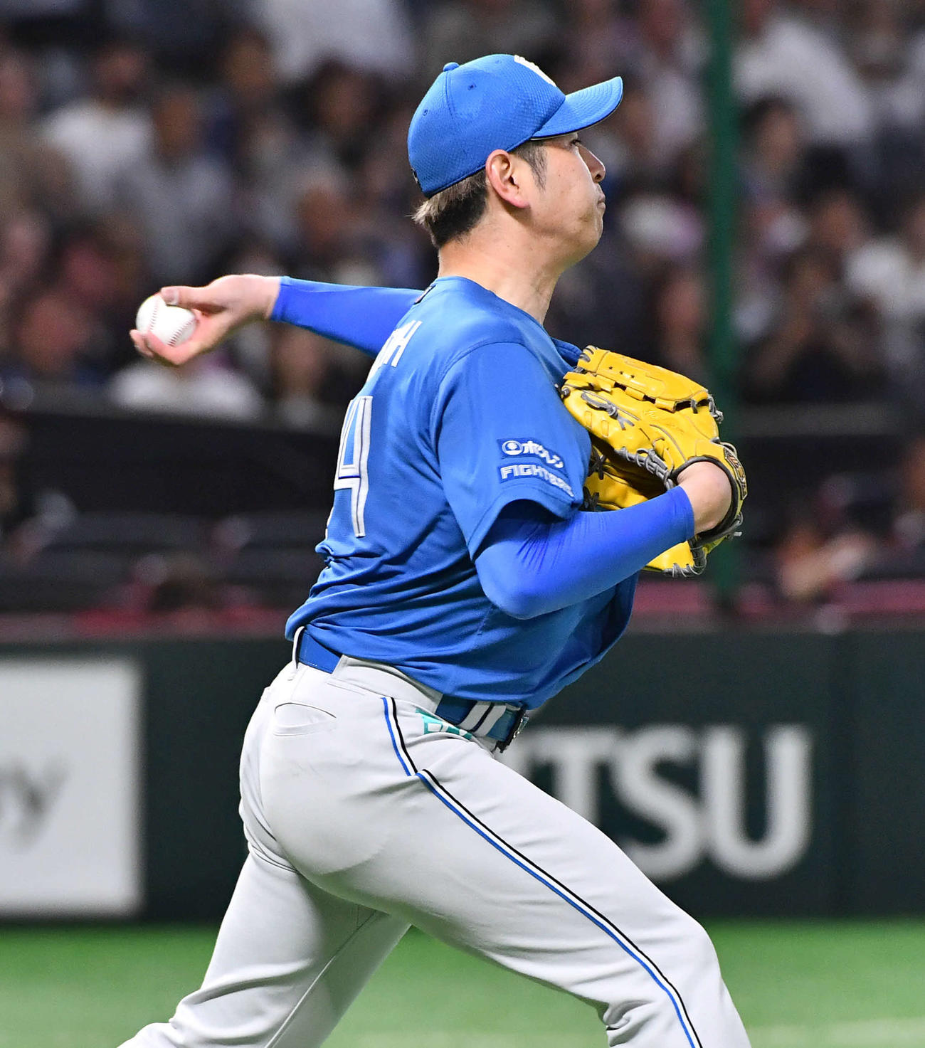 ソフトバンク対日本ハム　5回裏ソフトバンク無死一塁、海野の送りバントを二塁へ送球し、アウトを奪った加藤貴（撮影・岩下翔太）