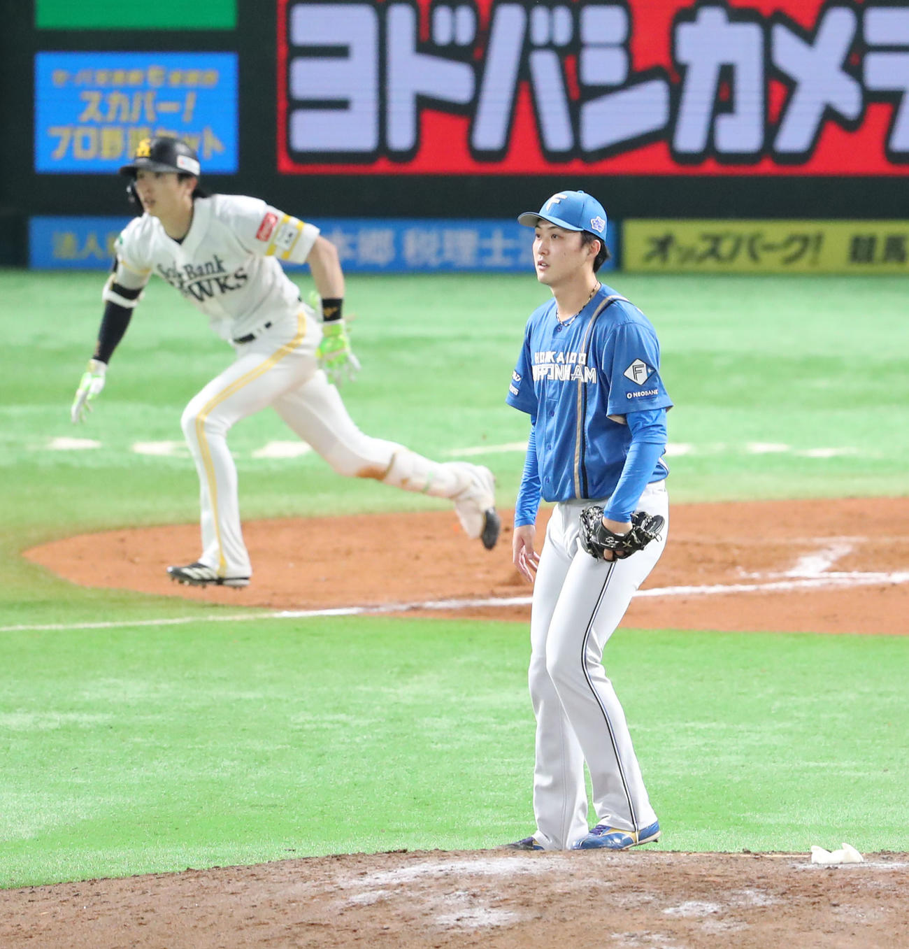 ソフトバンク対日本ハム　9回裏ソフトバンク2死二塁、周東に右越えサヨナラ適時二塁打を浴びた柳川（撮影・梅根麻紀）