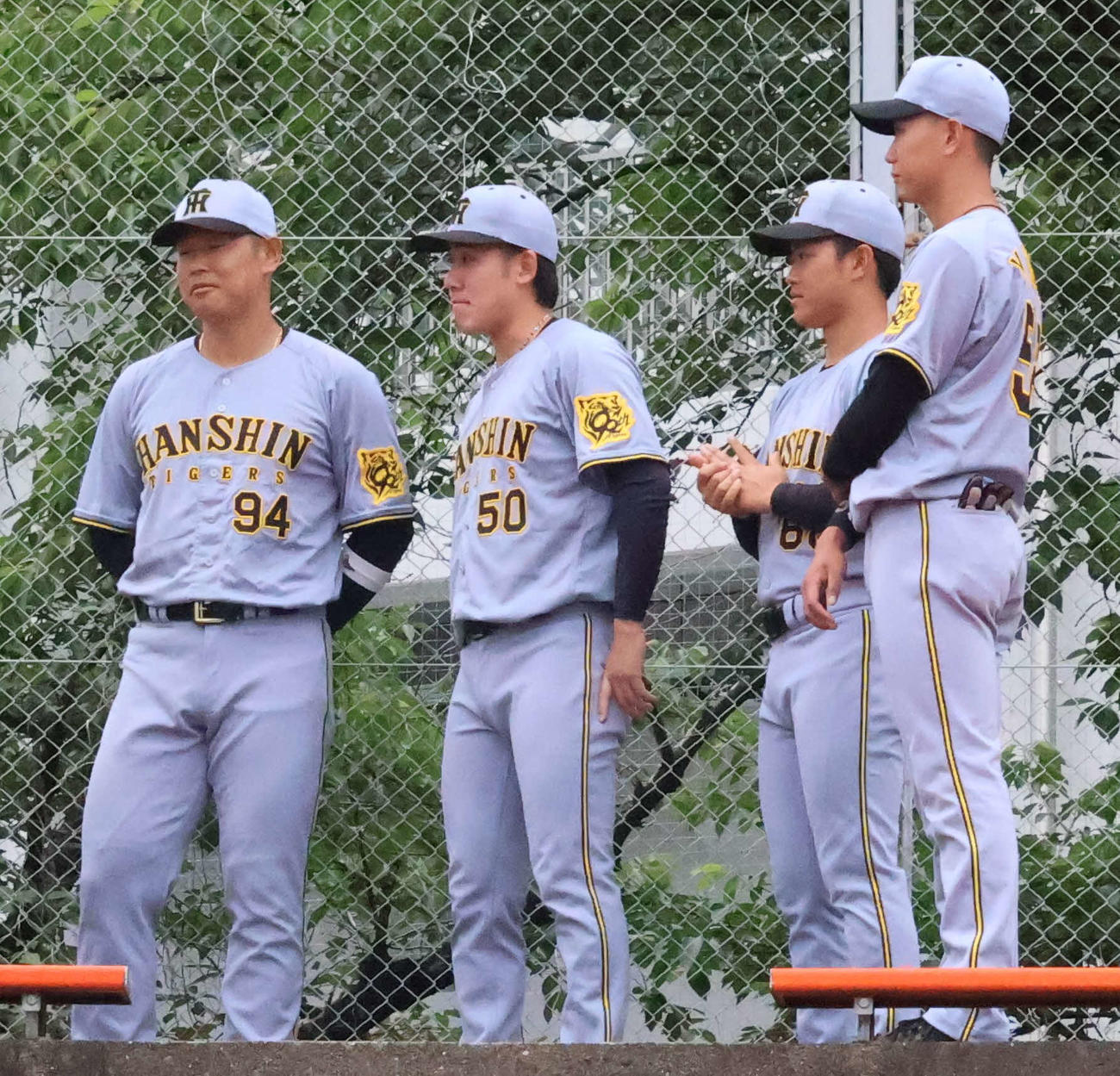 阪神と四国IL徳島の交流試合前に行われたミート＆グリートに参加した阪神の選手たち、左から原口、富田、中川、山田（撮影・塚本光）
