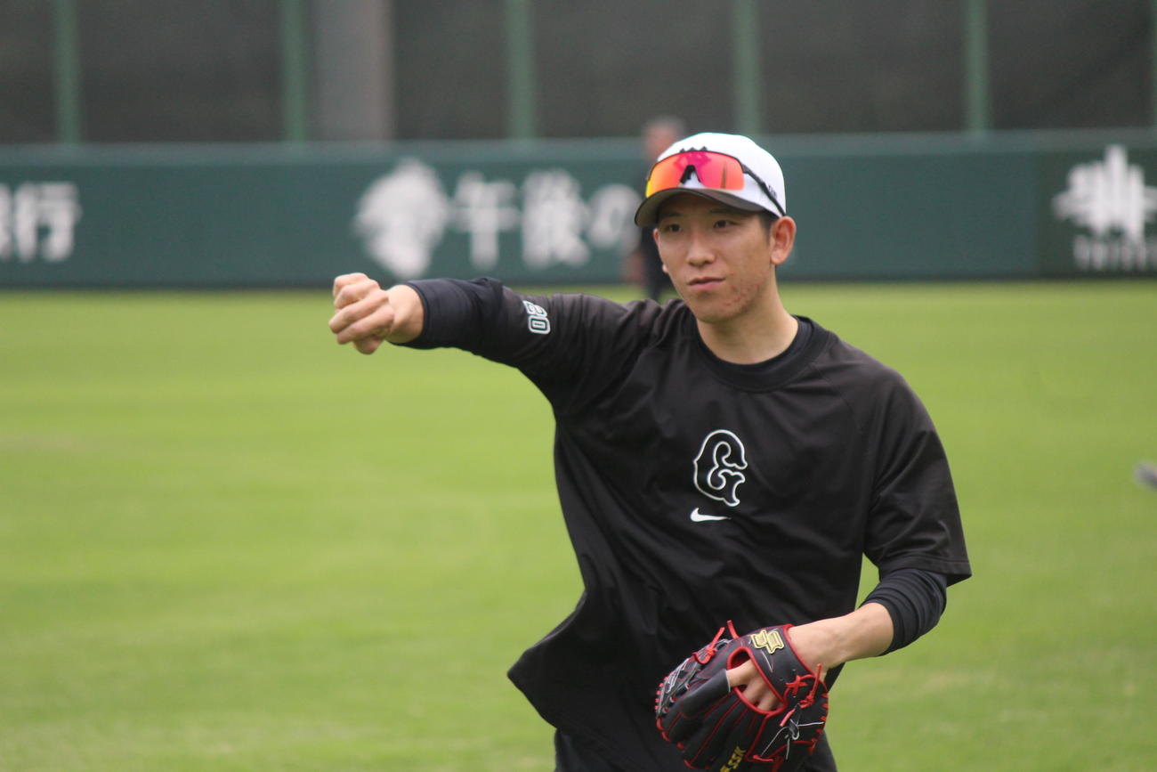 ジャイアンツ球場で練習する戸郷
