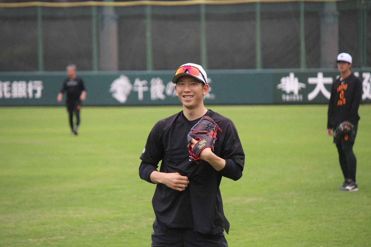 ジャイアンツ球場で練習中に笑顔の戸郷