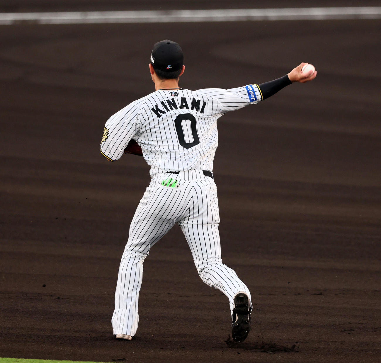 阪神対DeNA 1回表DeNA1死、木浪は佐野の打球を好捕（撮影・加藤哉）