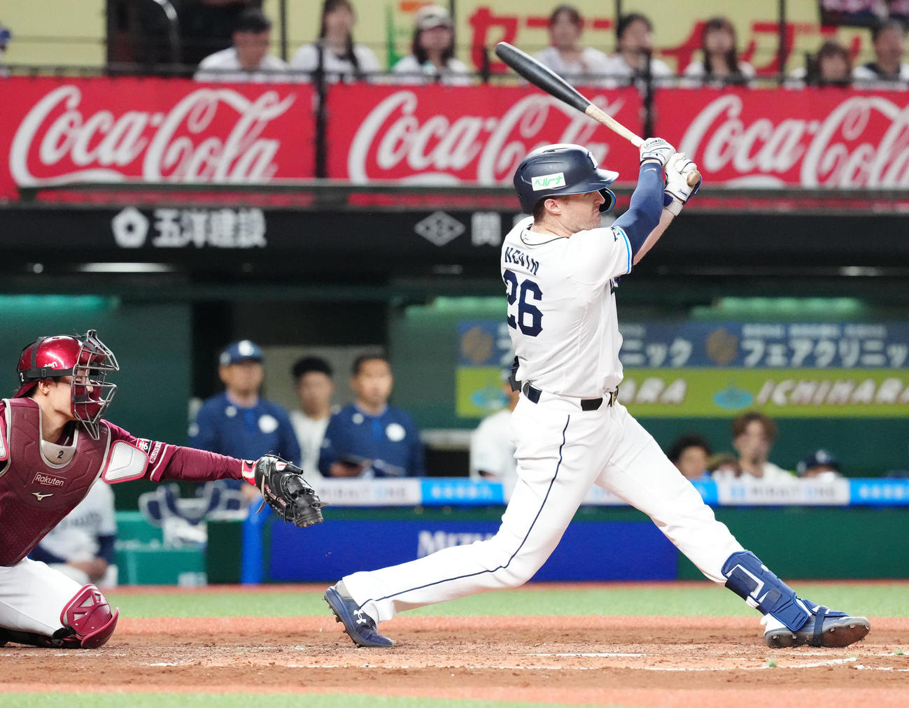 西武対楽天　3回裏西武無死一、三塁、犠飛を放つネビン（撮影・江口和貴）