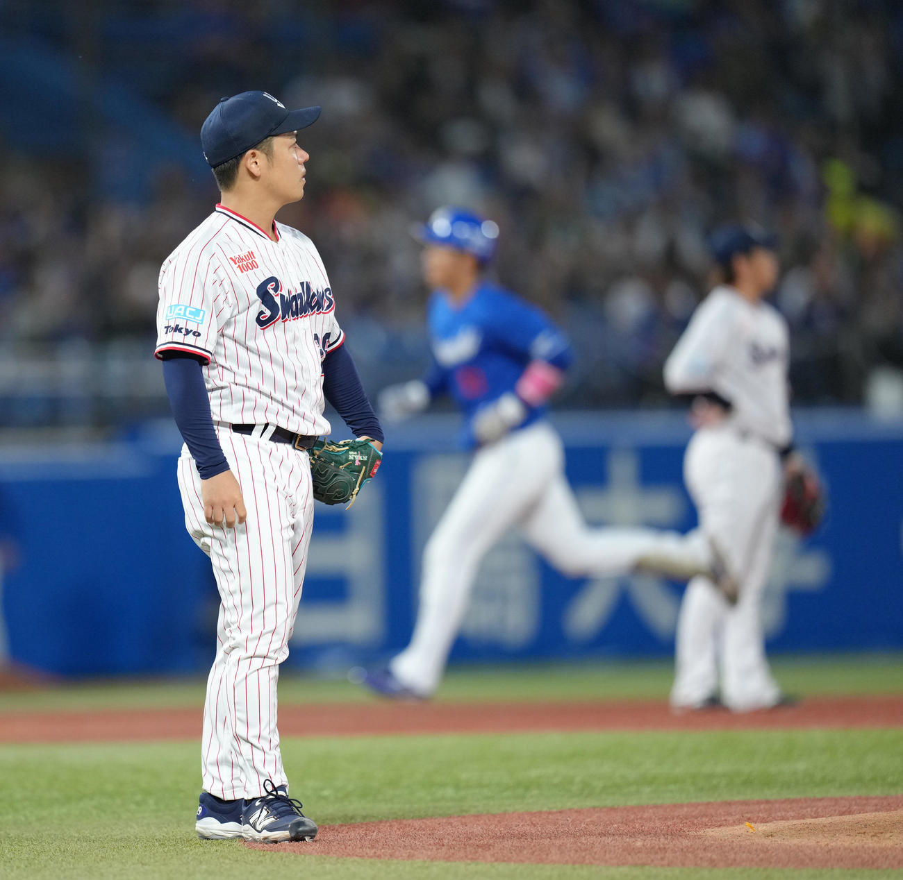 ヤクルト対中日　3回表中日無死、上林に右越え本塁打を浴びた小川（撮影・足立雅史）