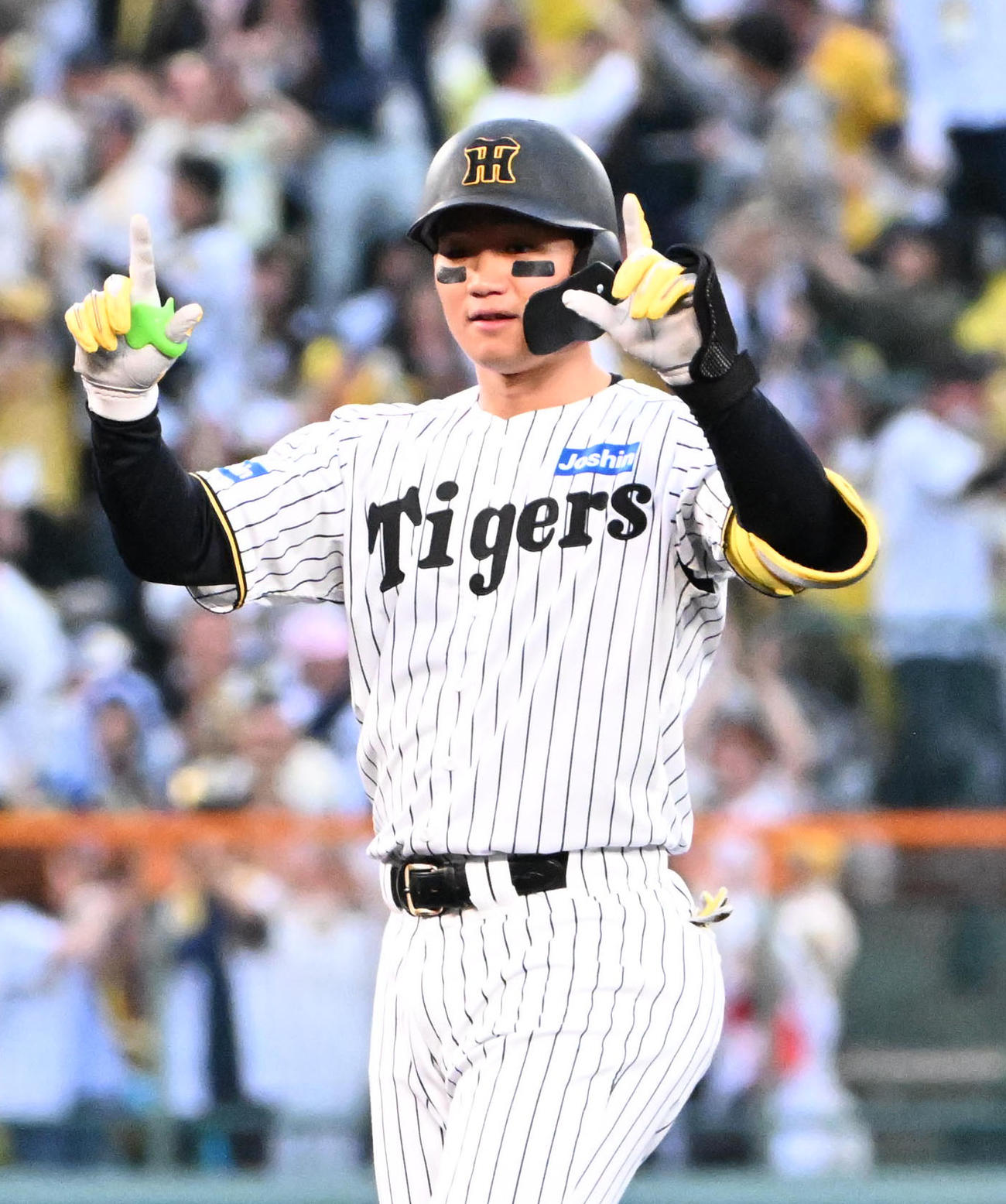 阪神対DeNA1回裏阪神1死一塁、森下は先制の中適時打を放つ（撮影・石井愛子）