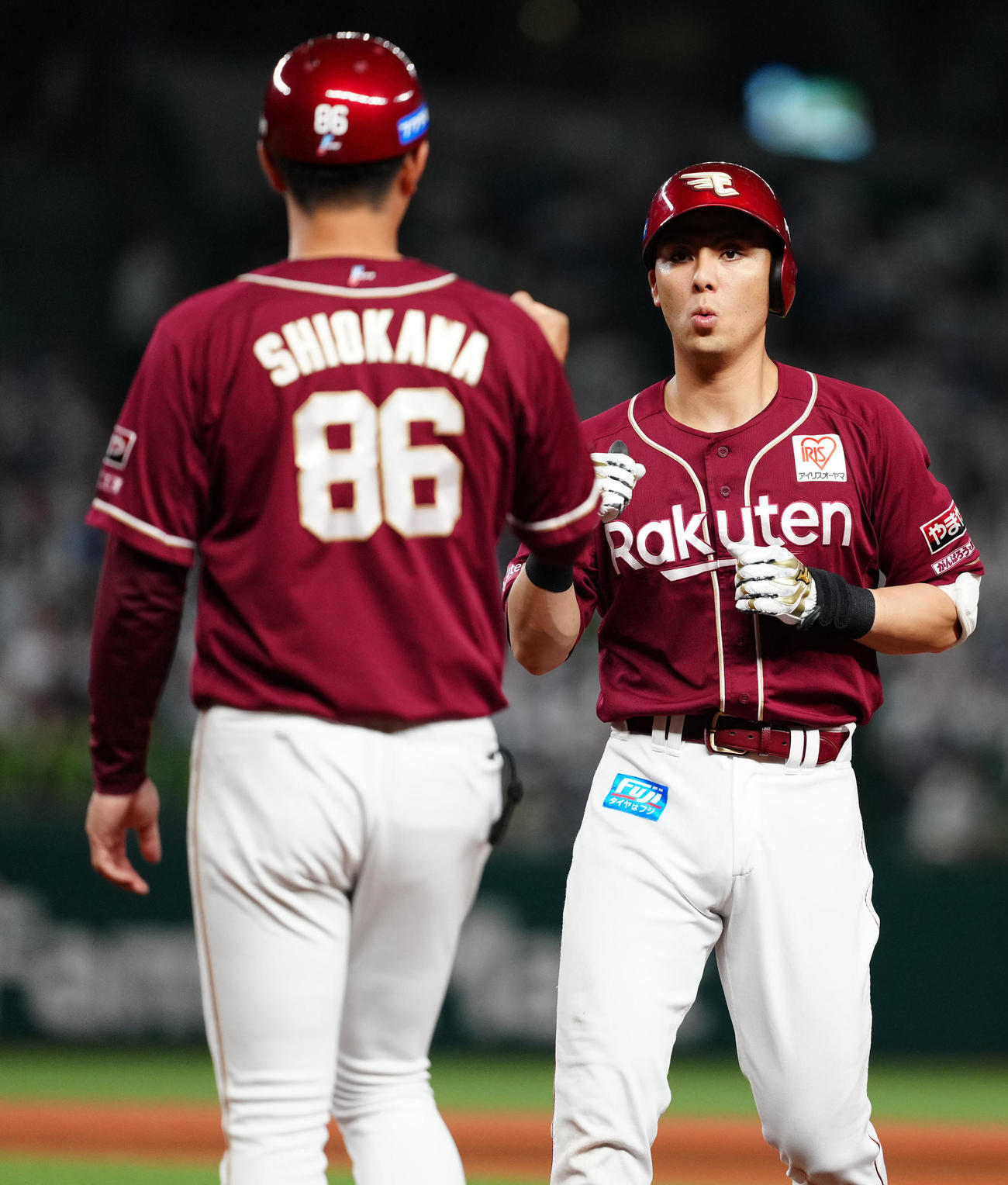 西武対楽天　8回表楽天1死一塁、左前打を放った村林（右）（撮影・江口和貴）