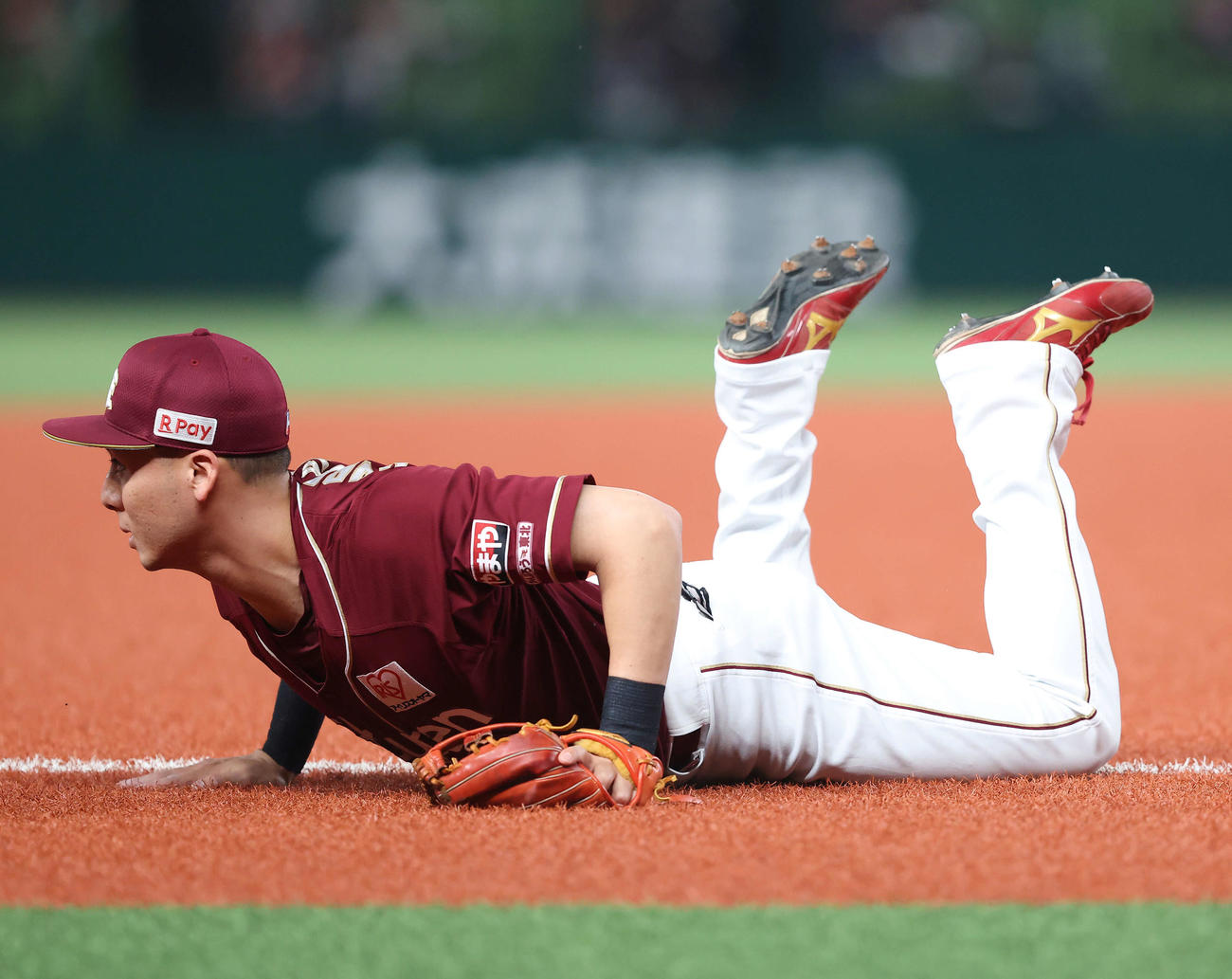 西武対楽天　3回裏西武無死一、二塁、中村剛に左前適時打を許す村林（撮影・河田真司）