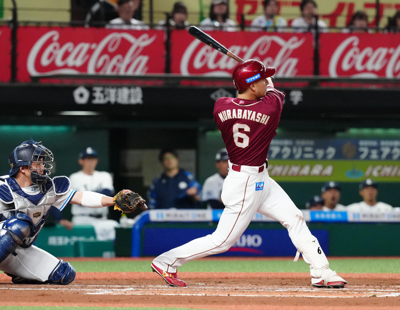 西武対楽天　6回表楽天1死二、三塁、2点適時二塁打を放つ村林（撮影・江口和貴）