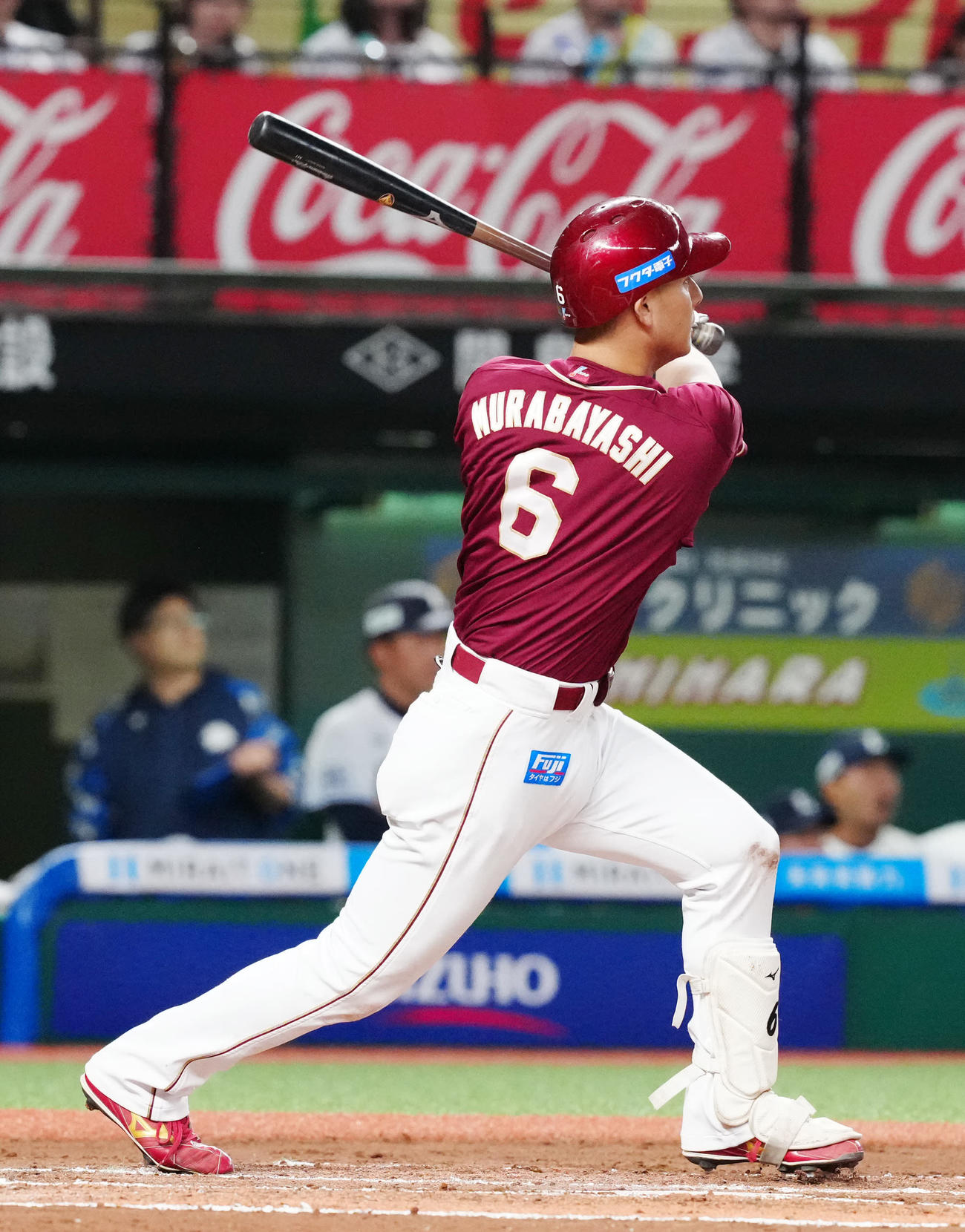 西武対楽天　6回表楽天1死二、三塁、2点適時二塁打を放つ村林（撮影・江口和貴）