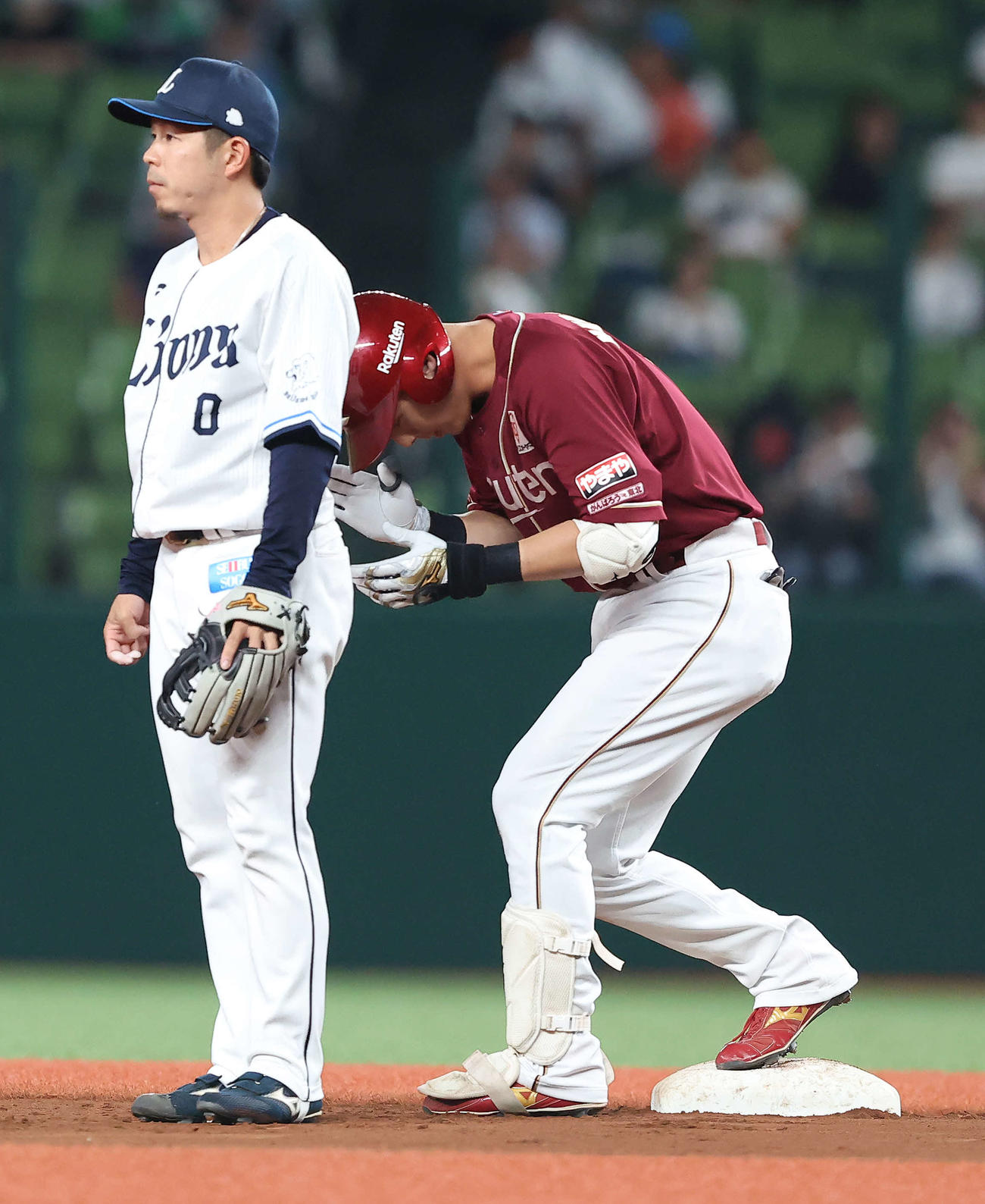 西武対楽天　6回表楽天1死二、三塁、2点適時二塁打を放ち出塁する村林（撮影・河田真司）