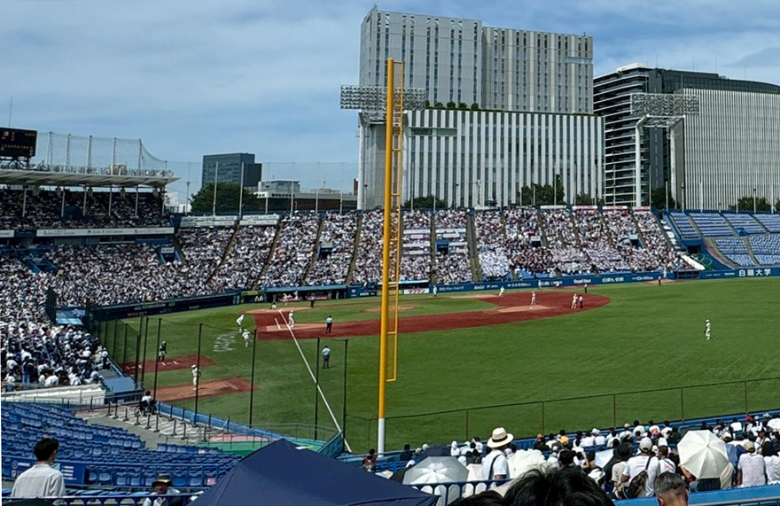 神宮球場の右翼ポール