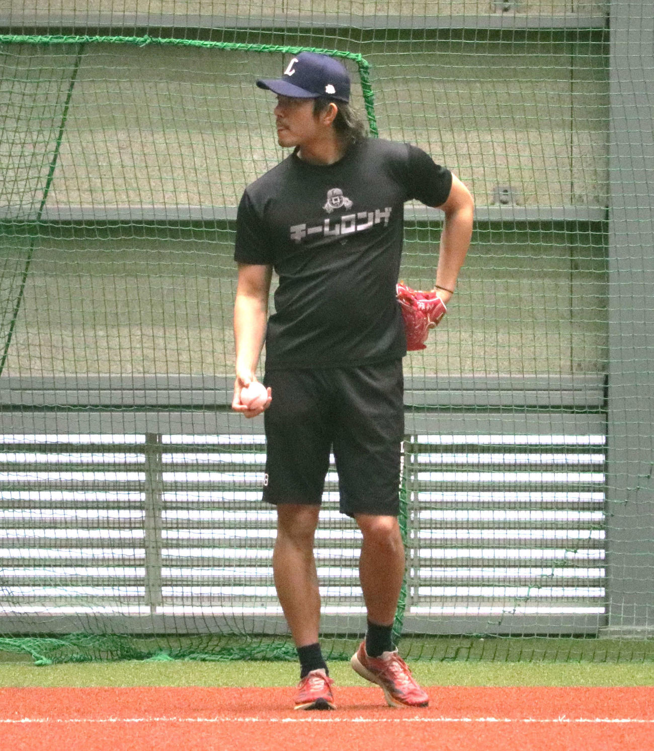 埼玉・所沢市内の球団施設で投手練習に参加しキャッチボールをこなす西武今井