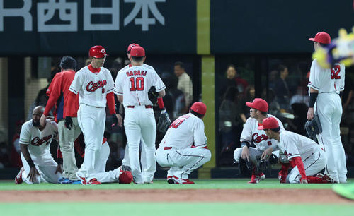阪神】まさかの形で勝ち越し 飛球を広島の矢野雅哉とファビアンが交錯
