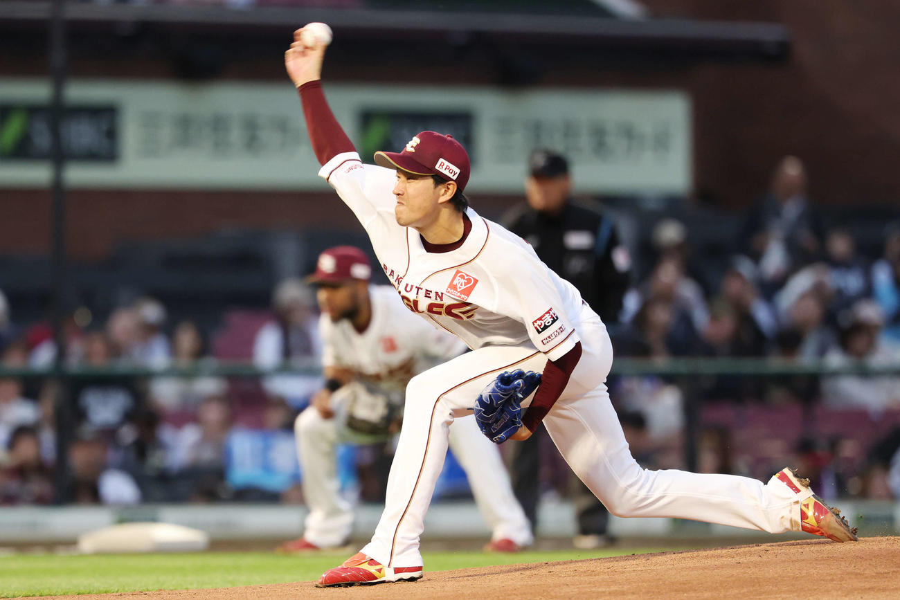 楽天対ソフトバンク　楽天先発の岸（撮影・宮地輝）