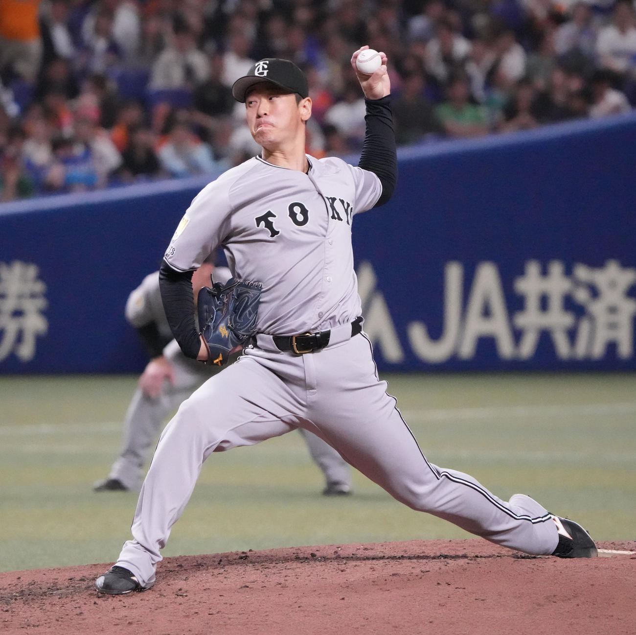 中日対巨人　7回裏、巨人2番手で登板する中川（撮影・森本幸一）