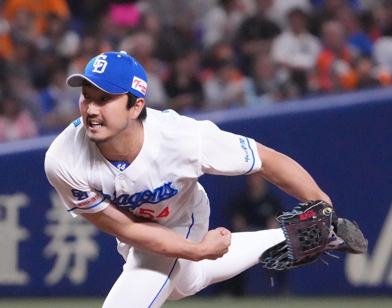 中日対巨人　7回表、中日3番手で登板する藤嶋（撮影・森本幸一）