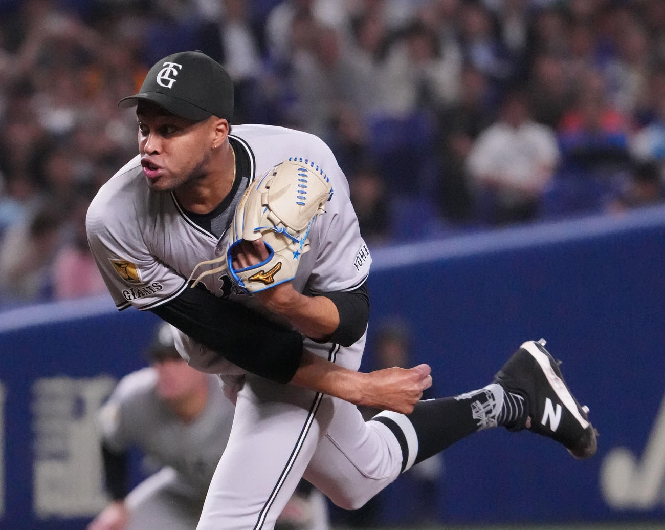 中日対巨人　9回裏、巨人4番手で登板するマルティネス（撮影・森本幸一）