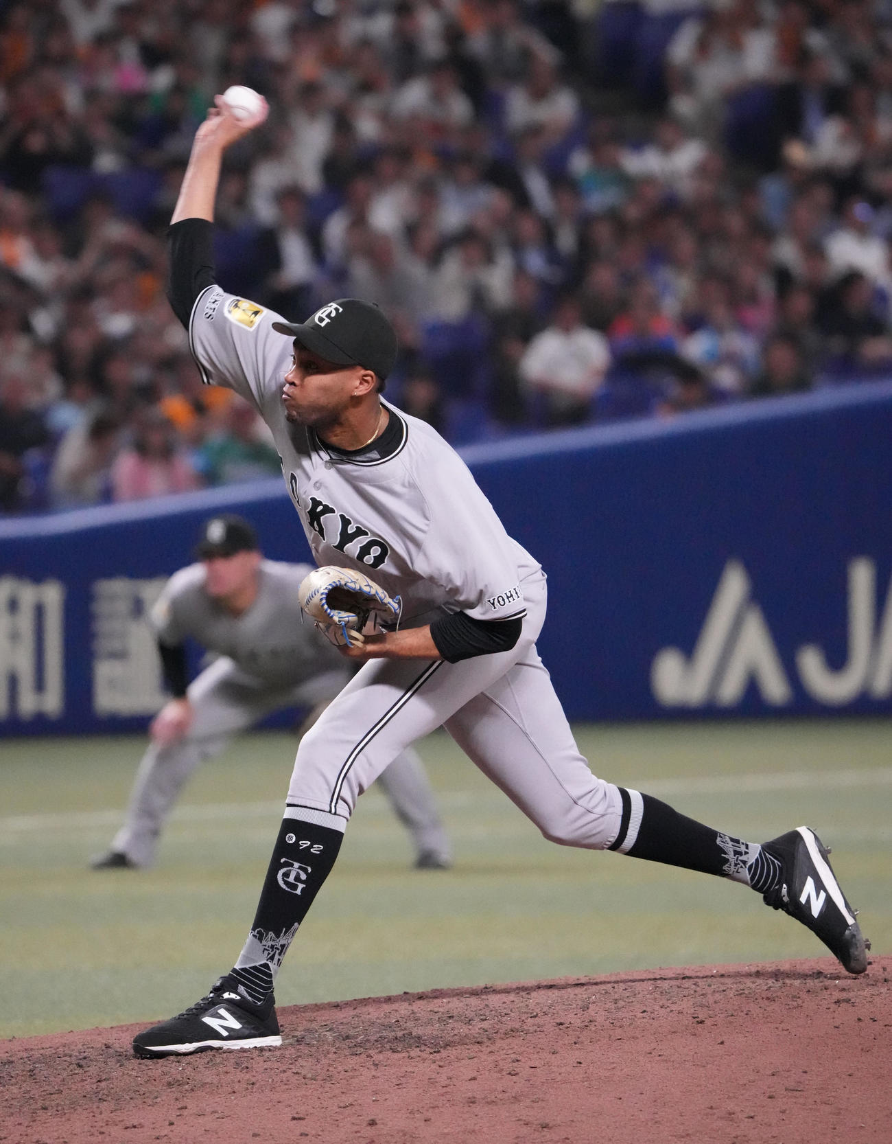 中日対巨人　9回裏、巨人4番手で登板するマルティネス（撮影・森本幸一）