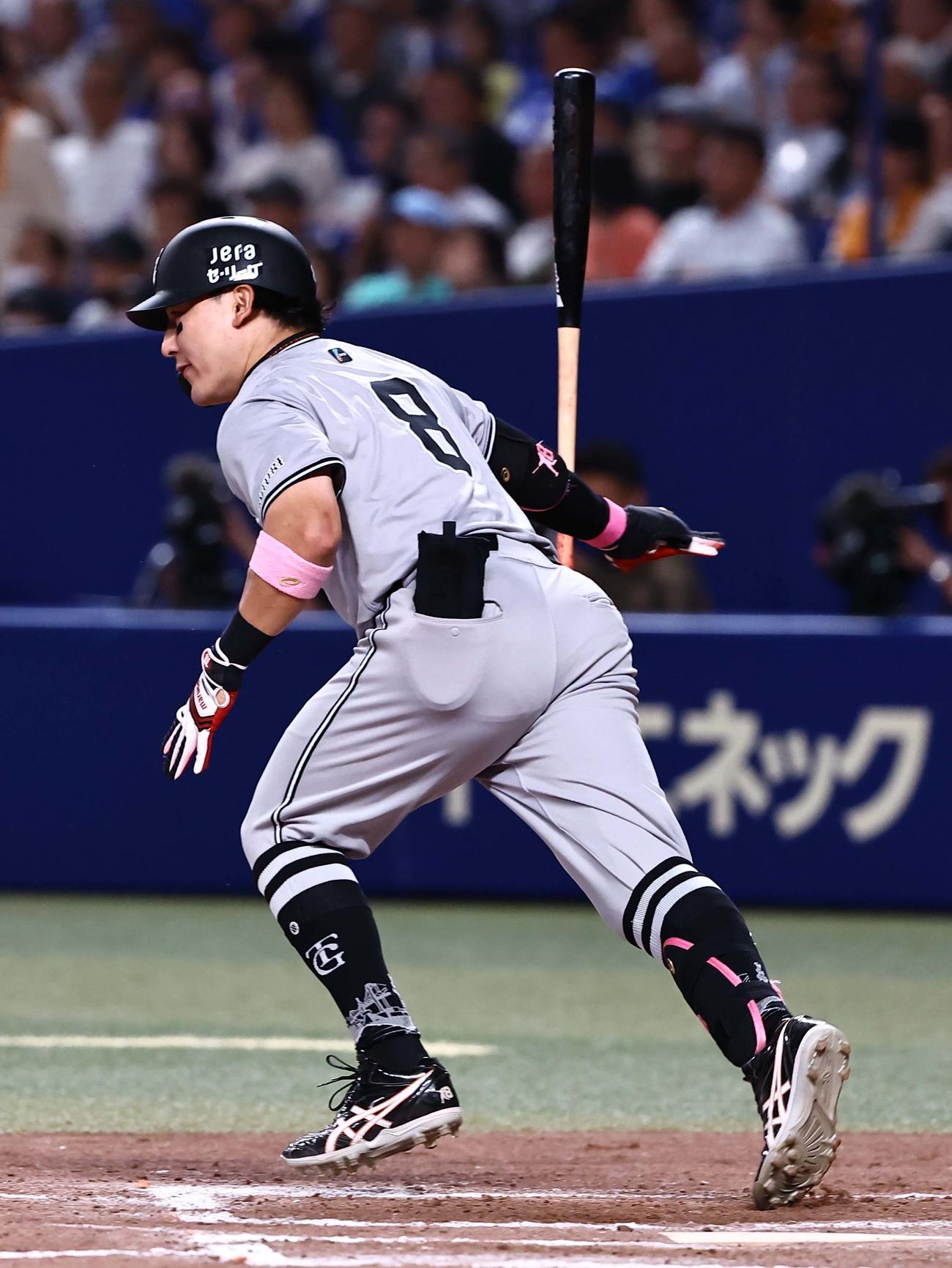 中日対巨人　8回表巨人無死、丸は中前打を放つ（撮影・上田博志）