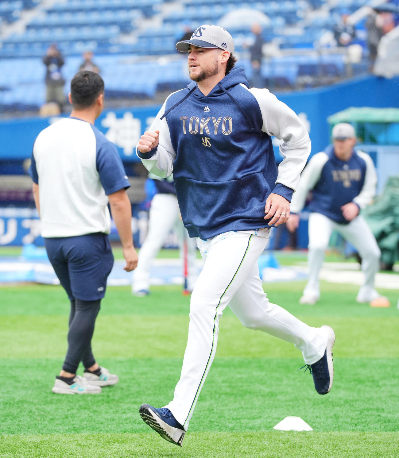 DeNA対ヤクルト　試合前練習を行うヤクルトのランバート（撮影・垰建太）