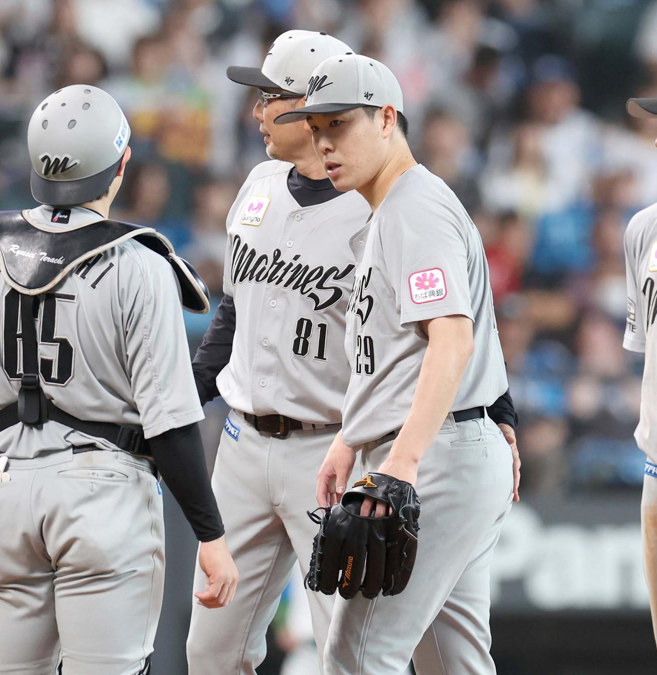 日本ハム対ロッテ　6回途中降板する西野（撮影・黒川智章）