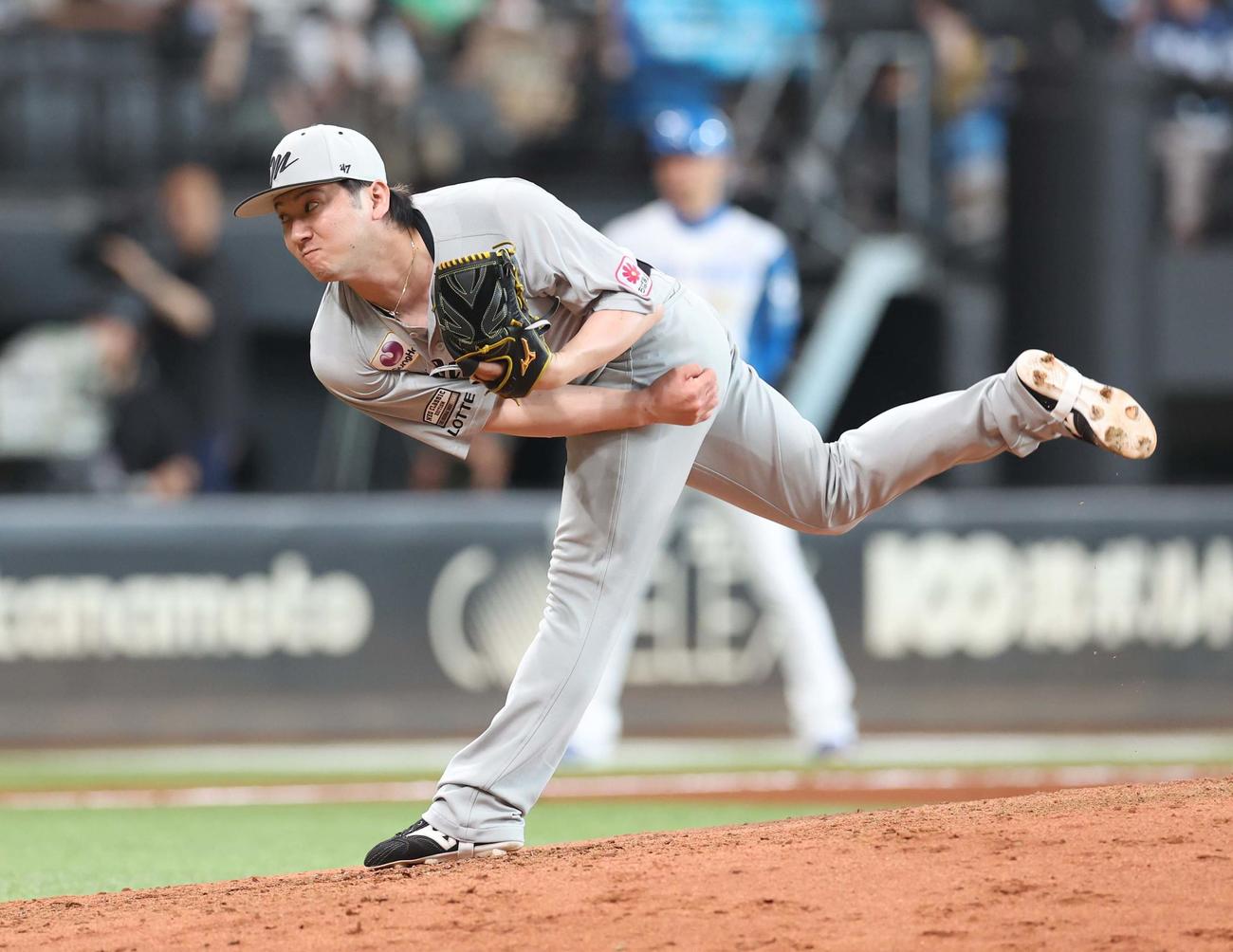 日本ハム対ロッテ　7回に登板の小野（撮影・黒川智章）